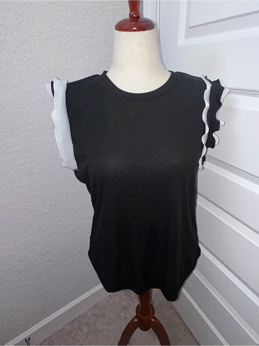 New, Kiss & Fly Ruffle Statement Sleeveless Blouse Shirt Top
